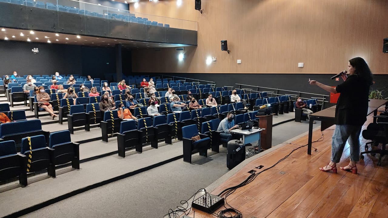 Capacitação sobre aposentadoria foi ministrada por Luísa Porto, coordenadora de Cadastro e Habilitação do Igeprev (Ascom Igeprev)